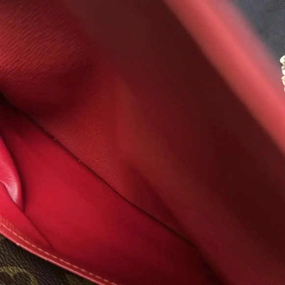 Louis Vuitton - Picture 11 of 13